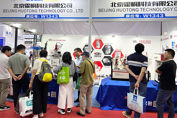 在“第二十届北京阐发测试学术报告会暨博览会”上 霍桐仪器反映釜使得浩繁观展者乐趣盎然!配图