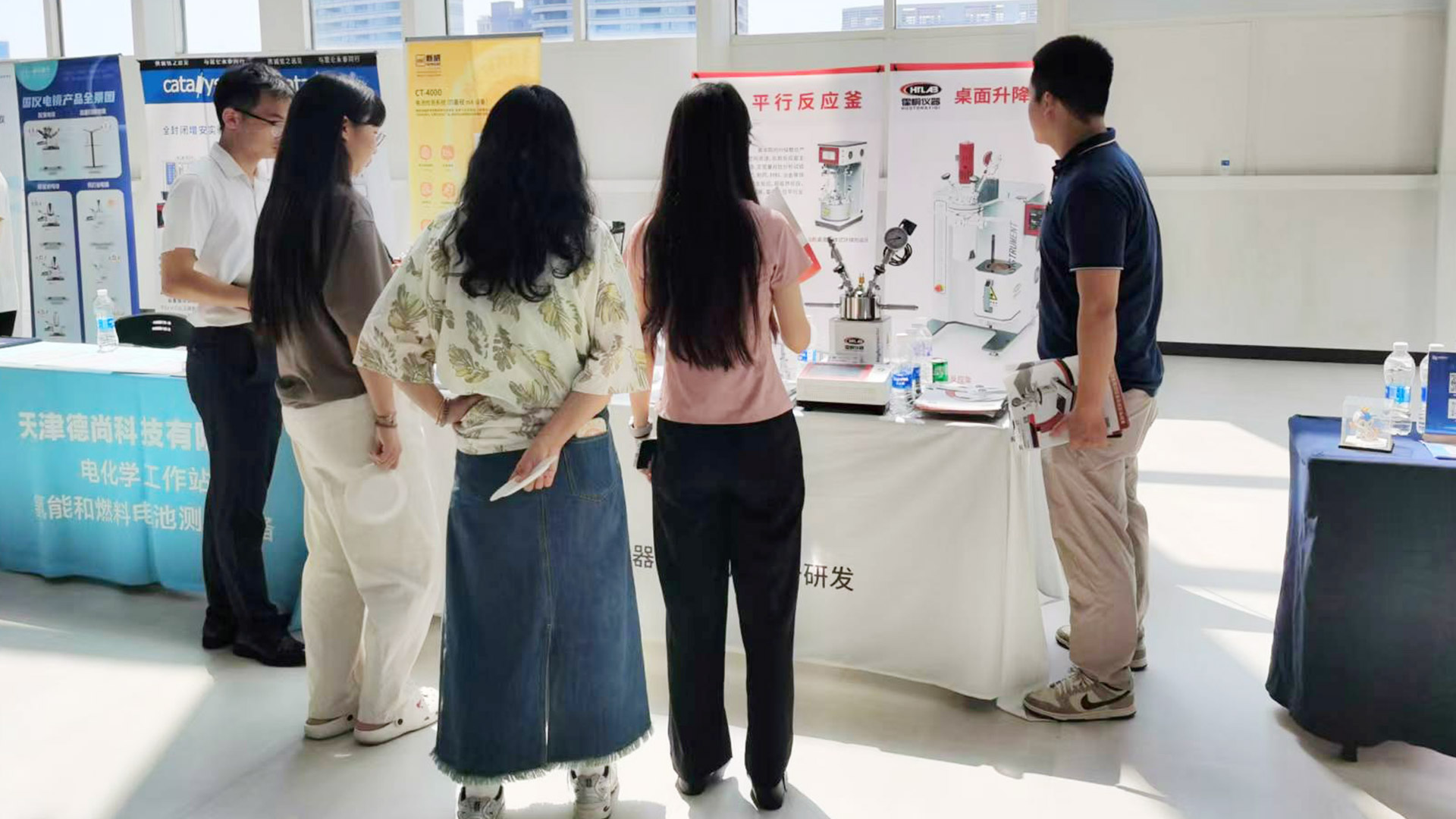 霍桐仪器参与 “第十六届环球华人化工学者钻研会”,尝试室反映釜受喜爱!消息主图